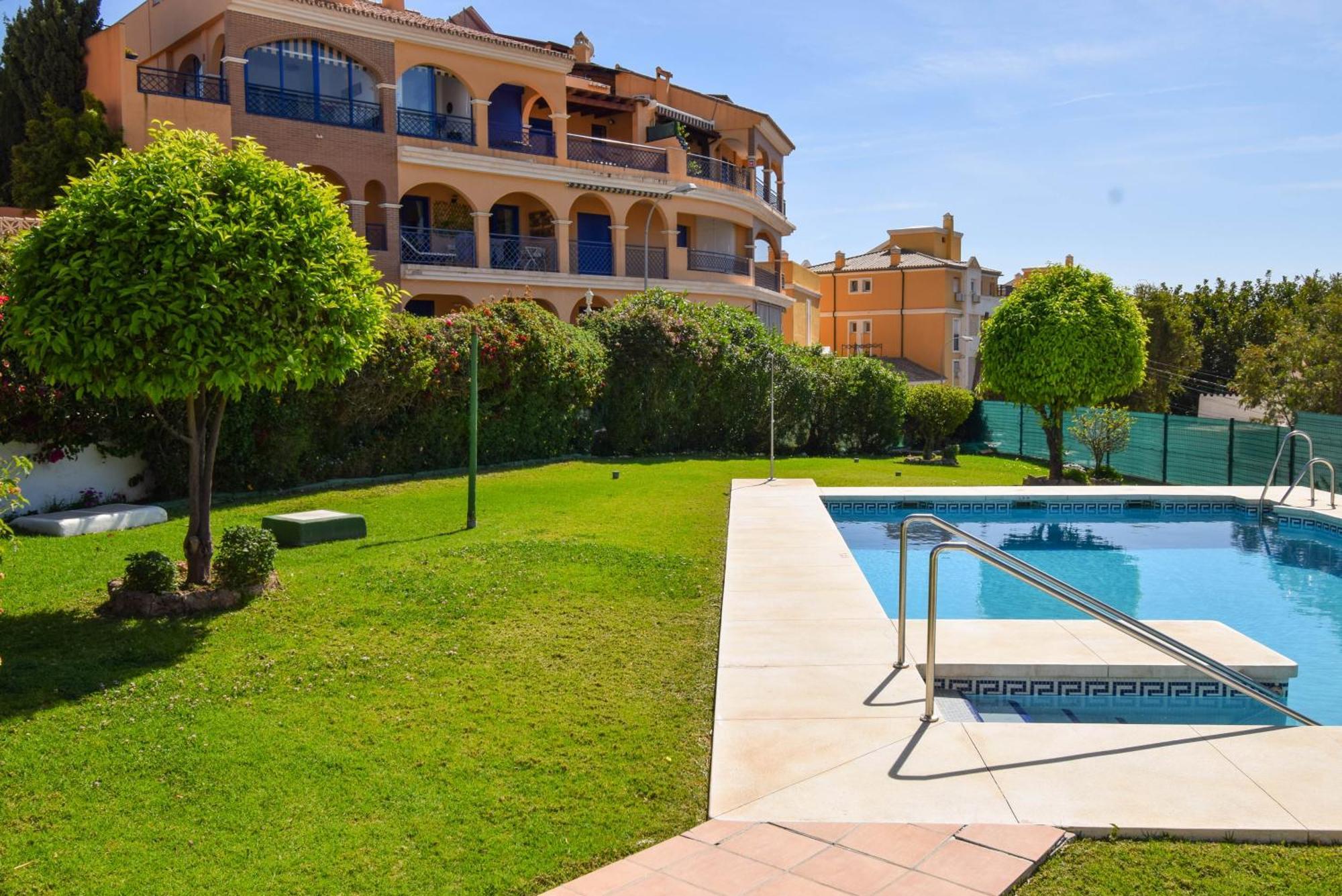 Apartment Ref 291 Con Terraza Y Piscina Cerca De La Playa Benalmadena